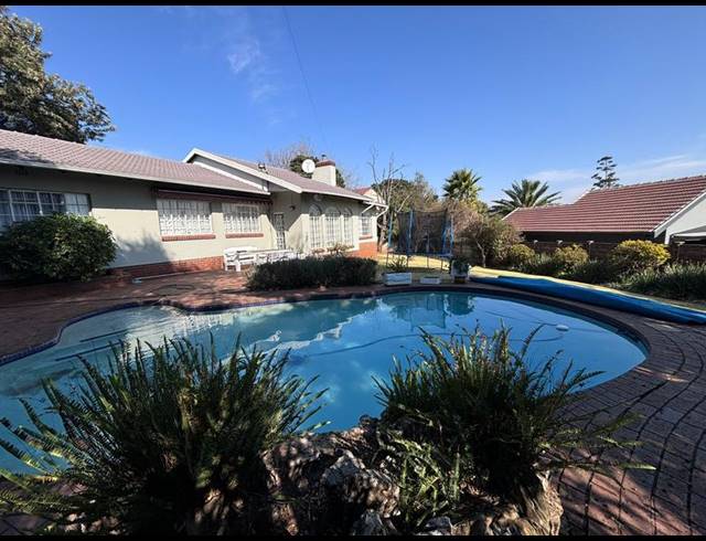 4 BEDROOM HOUSE FOR SALE IN FLORIDA GLEN